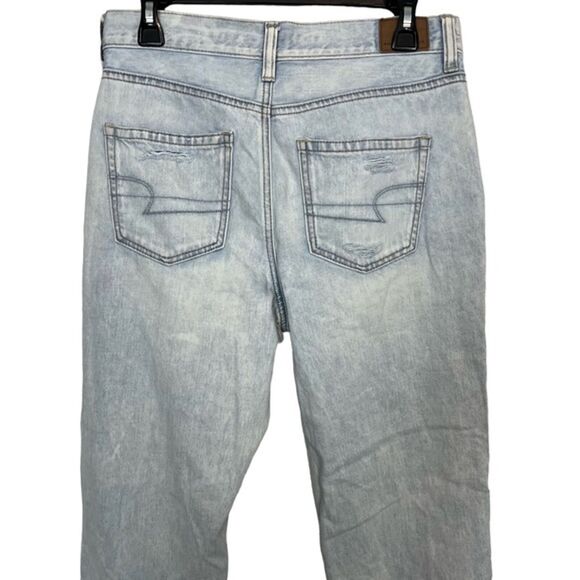 AMERICAN EAGLE MOM JEAN High Rise Distressed Light Blue Wash Raw Hem Jeans sz 4 - Picture 12 of 16